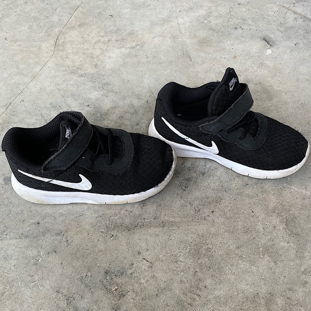 EUC C8 toddler Nike sneakers